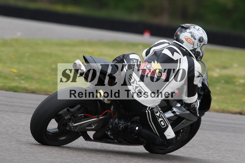 Archiv-2022/13 25.04.2022 Plüss Moto Sport ADR/Freies Fahren/backside